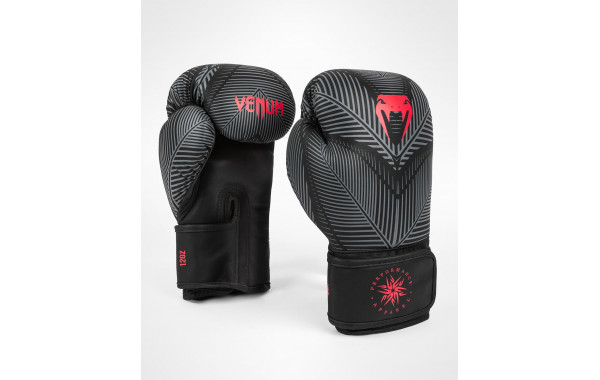 Перчатки Venum Phantom 04700-100-12oz черный\красный 600_380