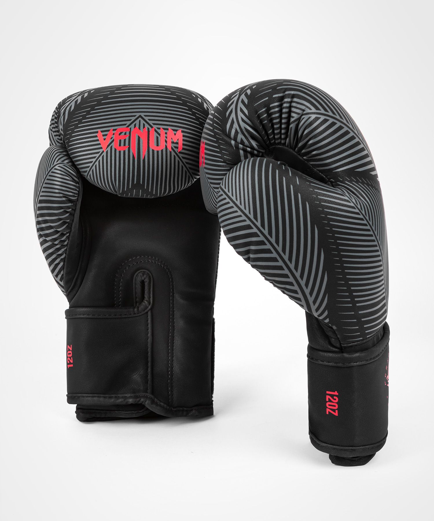 Перчатки Venum Phantom 04700-100-12oz черный\красный 1500_1800